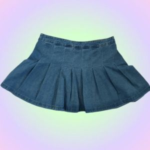 Pleated denim skirt 💙👖
